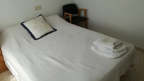 4 bedrooms, desk, iron/ironing board, free WiFi