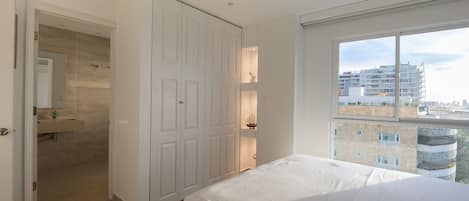 2 bedrooms, iron/ironing board, Internet, bed sheets