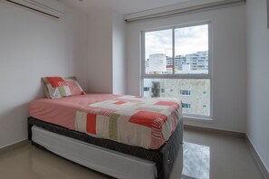 2 chambres, fer et planche à repasser, accès Internet, draps fournis