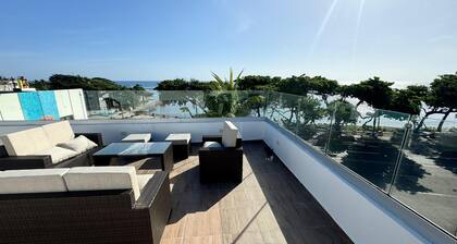 Central Apartment Facing the sea