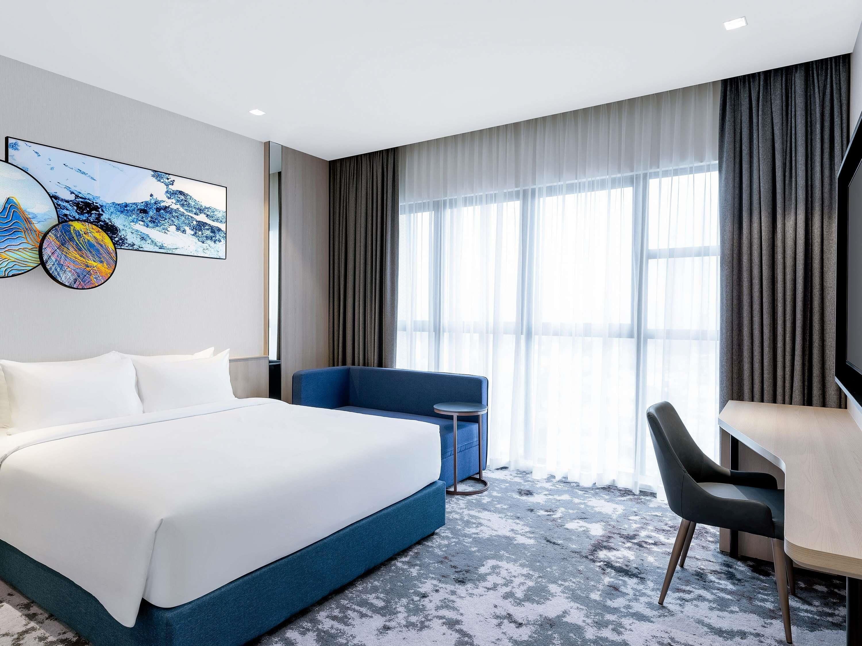 In-room safe, soundproofing, free WiFi, bed sheets