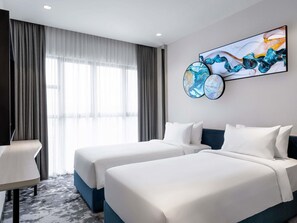 In-room safe, soundproofing, free WiFi, bed sheets