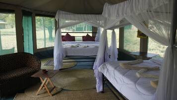 Tremannsrom – luksus | Safe på rommet, individuelt innredet og skrivebord