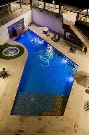 Outdoor pool. Hotel Santa Sofia
