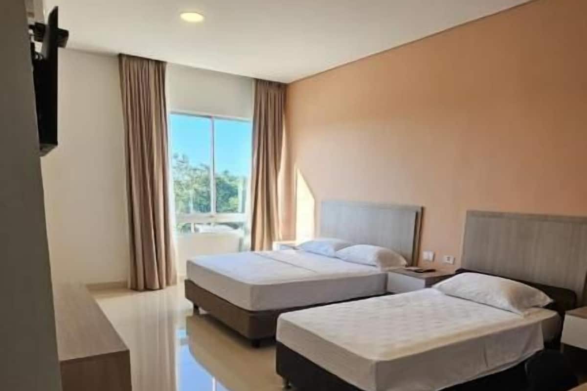 Habitación triple estándar | 1 dormitorio, escritorio, sistema de insonorización y wifi gratis