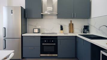 Fridge, oven, coffee/tea maker