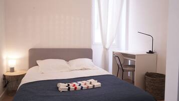 2 bedrooms, iron/ironing board, bed sheets