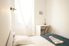 2 bedrooms, iron/ironing board, bed sheets