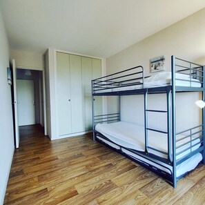2 habitaciones, tabla de planchar con plancha y wifi 