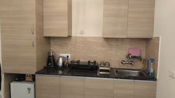Fridge, stovetop, electric kettle, toaster