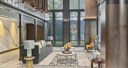 The Base - New Studio Great location, shared Pool