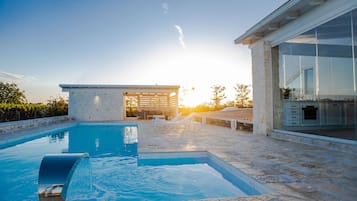 Innenpool, beheizter Pool