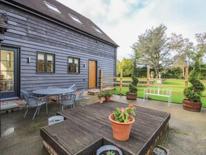 Outdoor dining - The Caradoc (Shrewsbury)