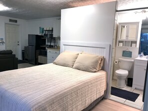 1 chambre, fer et planche Ă repasser, Wi-Fi gratuit, draps fournis