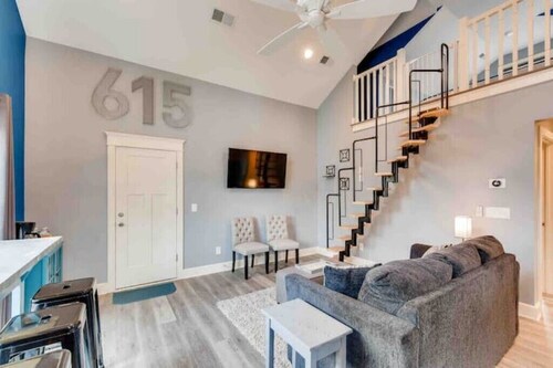 New walkable home with FREE off-street parking and 2 king beds