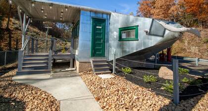 Airplane Filling Station -Unique Stay in Knoxville
