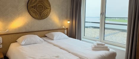3 bedrooms, internet, bed sheets