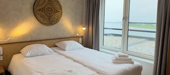 Premium Island 6p - Three Bedroom Villa, Sleeps 6