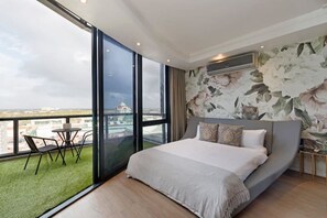 3 habitaciones, tabla de planchar con plancha y cuna de viaje 