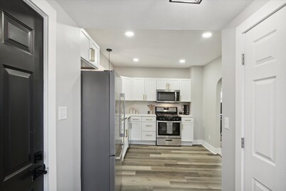 Notre Dame Closeby Within 1 mile - Comfortable & Convenient!