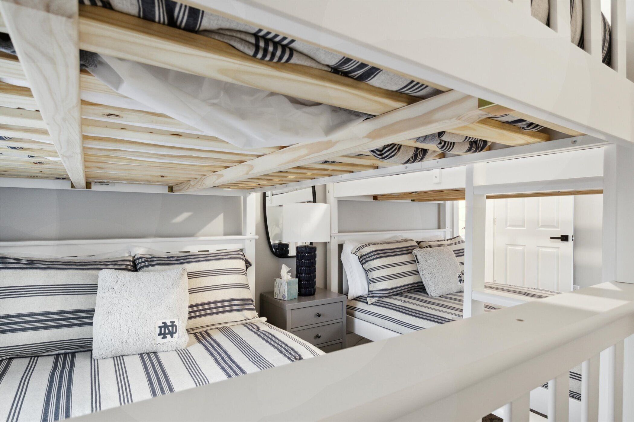3 chambres, coffres-forts dans les chambres, bureau