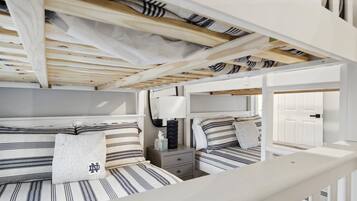 3 chambres, coffres-forts dans les chambres, bureau