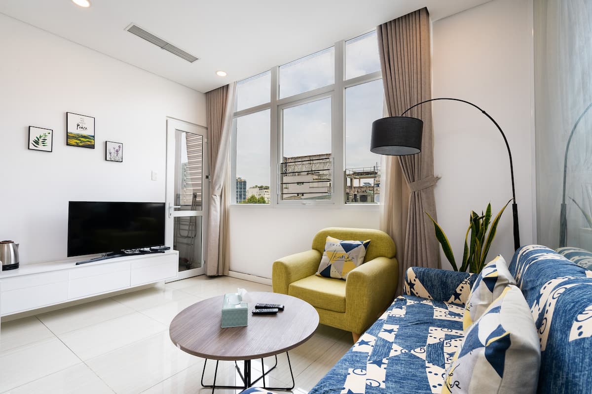 1 BEDROOM APARTMENT, BALCONY | 3 bedrooms, desk, laptop workspace, blackout curtains