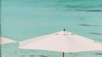 Solstolar och strandhanddukar