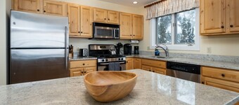 SlopeSide Chalet - Pool, Grill, Hot tub, Views!