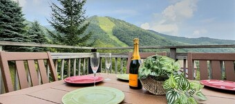 SlopeSide Chalet - True ski on ski off, Hot Tub