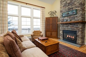 Una Smart TV, una chimenea