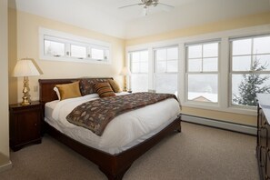 4 Schlafzimmer, Schreibtisch, Bügeleisen/Bügelbrett, Reisekinderbett