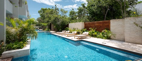 2 outdoor pools
