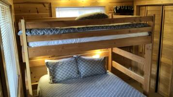 2 sovrum, strykjärn/strykbräda, wi-fi och sängkläder