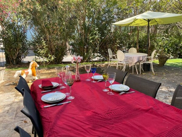 Outdoor dining