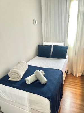 2 bedrooms, iron/ironing board, WiFi, bed sheets