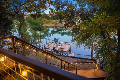 Gorgeous Lakehouse ~Private Boat Slip~ Lake Austin