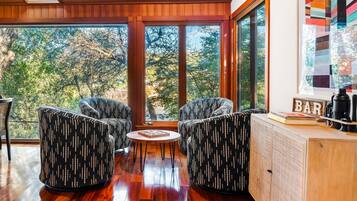 Smart TV, DVD player, videoteca