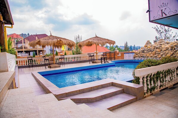 Kolam renang outdoor