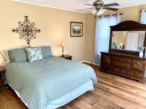 2 bedrooms, iron/ironing board, free WiFi, bed sheets