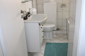 مجففات شعر، مناشف، صابون، شامبو