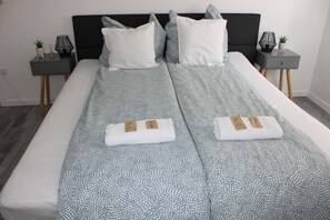 2 عدّة غرف نوم ومكتب ومكواة/لوح كي وواي فاي مجانًا