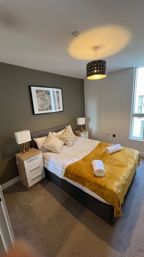 3 bedrooms, iron/ironing board, free WiFi, bed sheets - Stunning City Centre Apartment! (Manchester)