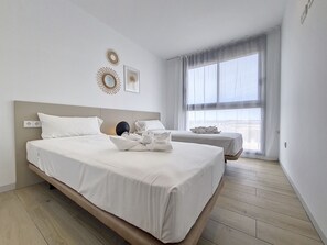 3 bedrooms, iron/ironing board, free WiFi, bed sheets - 3 Bedroom Santa Rosalia Apartment with pool views (Torre Pacheco)