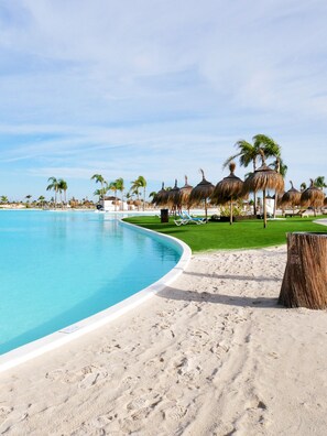 Pool - 3 Bedroom Santa Rosalia Apartment with pool views (Torre Pacheco)