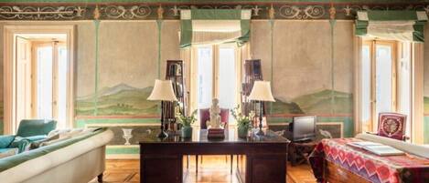 المنشأة من الداخل