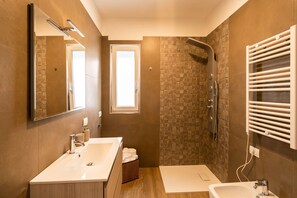 Bathroom - Dimora Rosselli Apartments (Fasano)