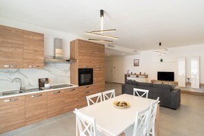 Standard Apartment | Private kitchen | Stovetop, espresso maker - Dimora Rosselli Apartments (Fasano)