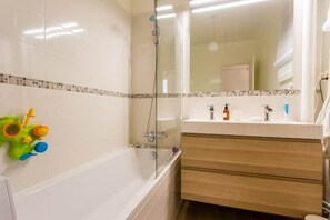 Handtücher, Seife, Toilettenpapier