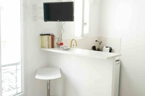 Interior - Romantisme à Côté Champs Élysée et Tour Eiffel (Paris)